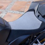 Honda CB1000 Hornet 2025 Zubehör - Alcantara Fahrersitz